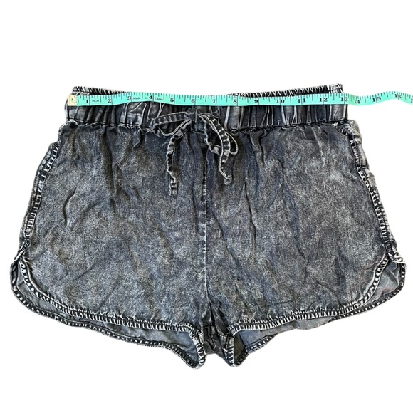 Forever21 chambray shorts - Picture 3 of 5